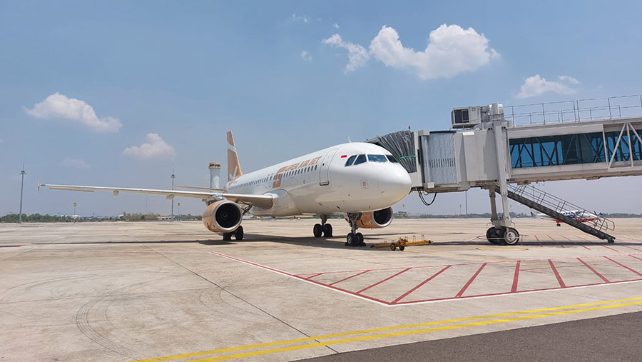 Pesawat Super Air Jet di Bandara Kertajati, Majalengka.