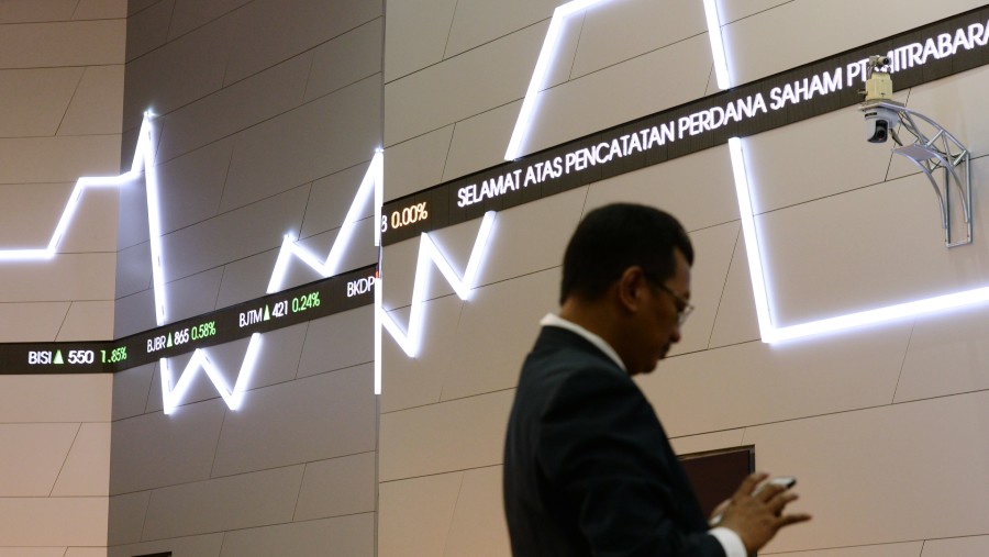 Ilustrasi Pasar Modal Indonesia Memantau IHSG.